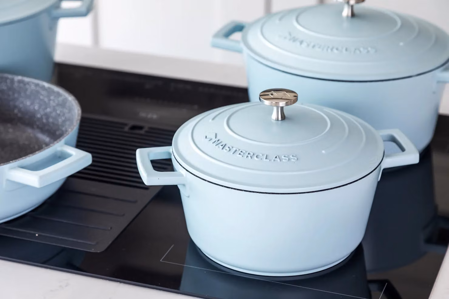 MasterClass Cast Aluminium Casserole Dish with Lid, Blue, 2.5L – 7