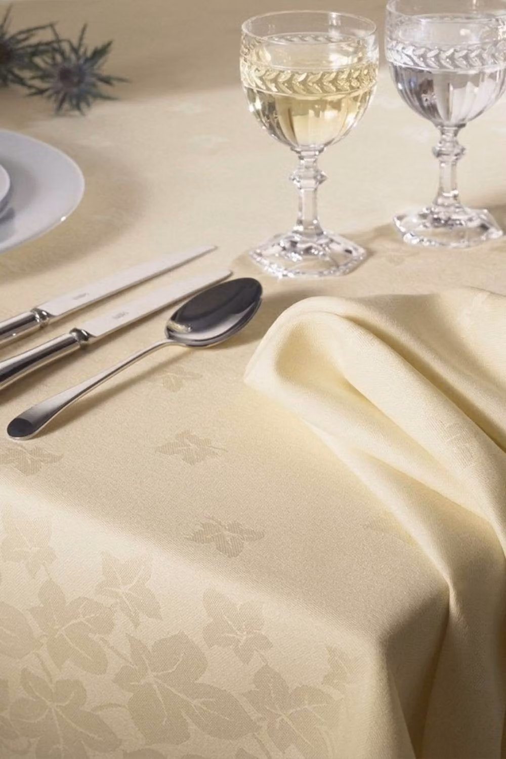 Vision Ivory Floral Polyester Round Tablecloth, Diameter: 224 cm