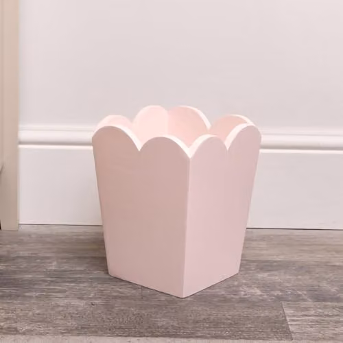 Melody Maison Pink Wooden Scalloped Edge Waste Paper Bin – 1