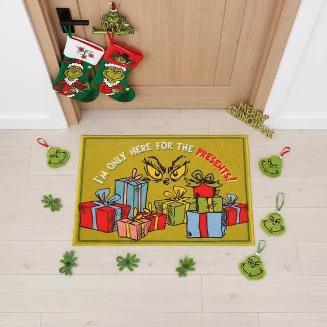 Garden Greatness Grinch Here For The Presents Doormat in Green