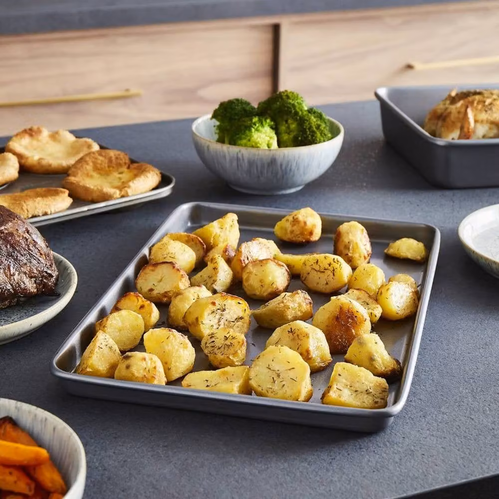 Morphy Richards Non-Stick Carbon Steel Rectangular Baking Sheet Set, Grey, W: 38.1 cm, D: 25.4 cm, H: 2.0 cm – 6