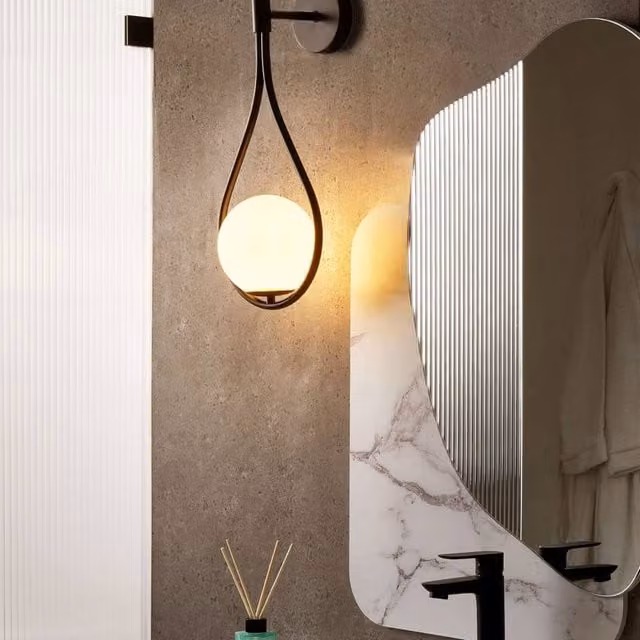 Wyld and Coco Black Wall Lamp with Tear Form Glass Shade – 1