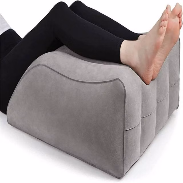 FLAVORA Inflatable Large Leg Elevation Wedge Pillow in Grey, W/D/H: 190 x 100 x 24 cm – 1