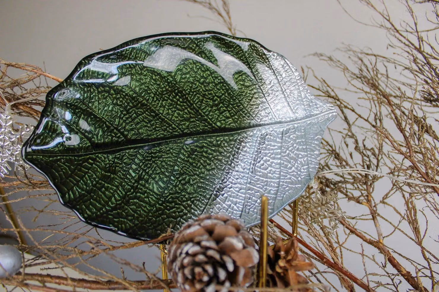 Sienna Glass Leaf Design Glass Plate in Green and Silver, W/D/H: 28.0 x 18.5 x 2.5 cm – 4