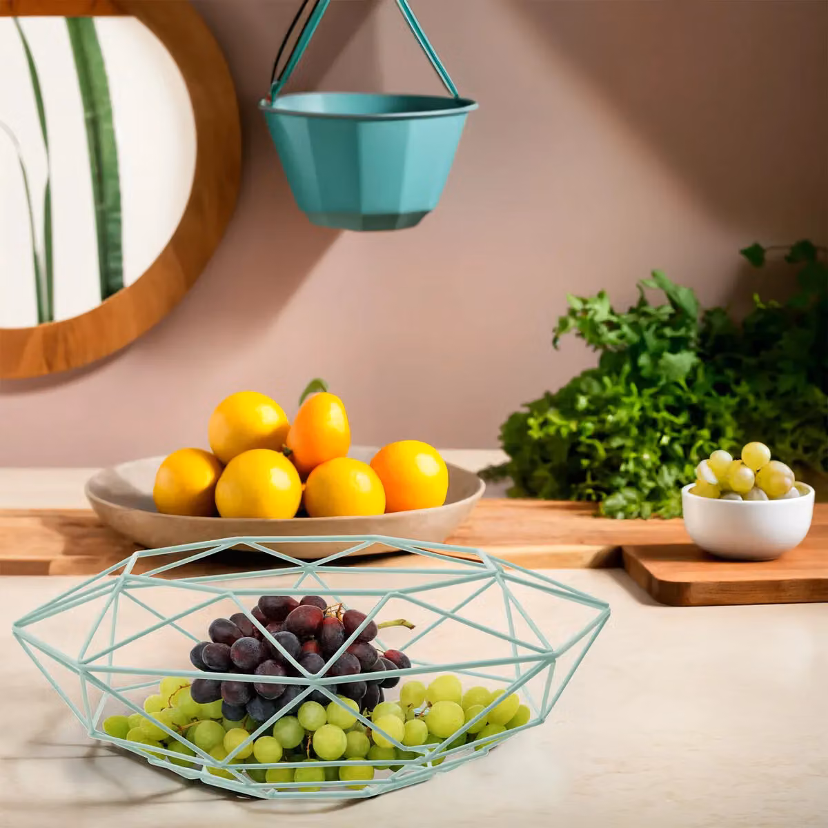 Orsina Geometric Metal Fruit Basket in Green – 2