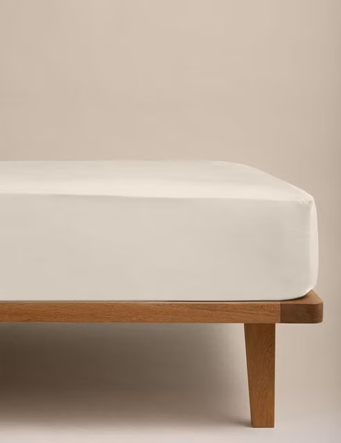 M&S Egyptian Cotton 230 Thread Count Crisp Fitted Sheet, White, W: 140 cm, L: 200 cm