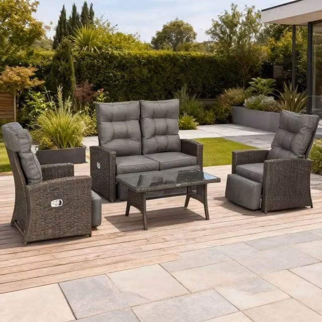 ERGOVEXA 4 Piece Grey Polyrattan Garden Furniture Set with Upholstered Cushions and Metal Frame