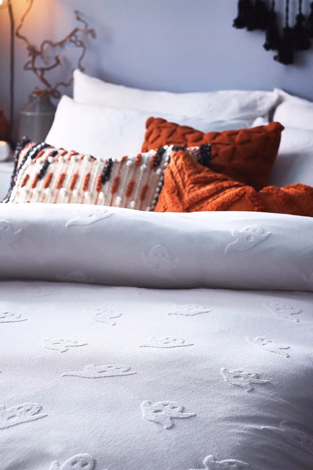 The Linen Yard Ghost Tufted Halloween 100% Cotton Percale Duvet Cover Set in White, W/D/H: 90 x 200 cm – 2