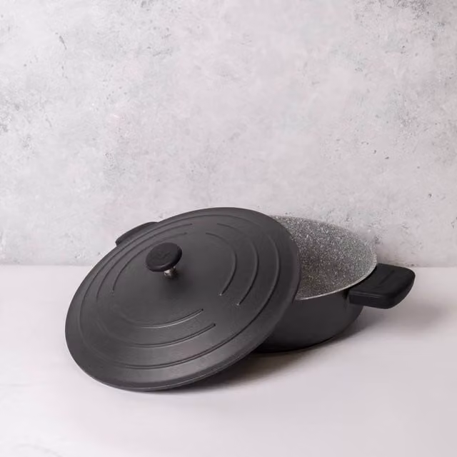 MasterClass Cast Aluminium Casserole Dish with Handle Covers, Black, 5L – 1