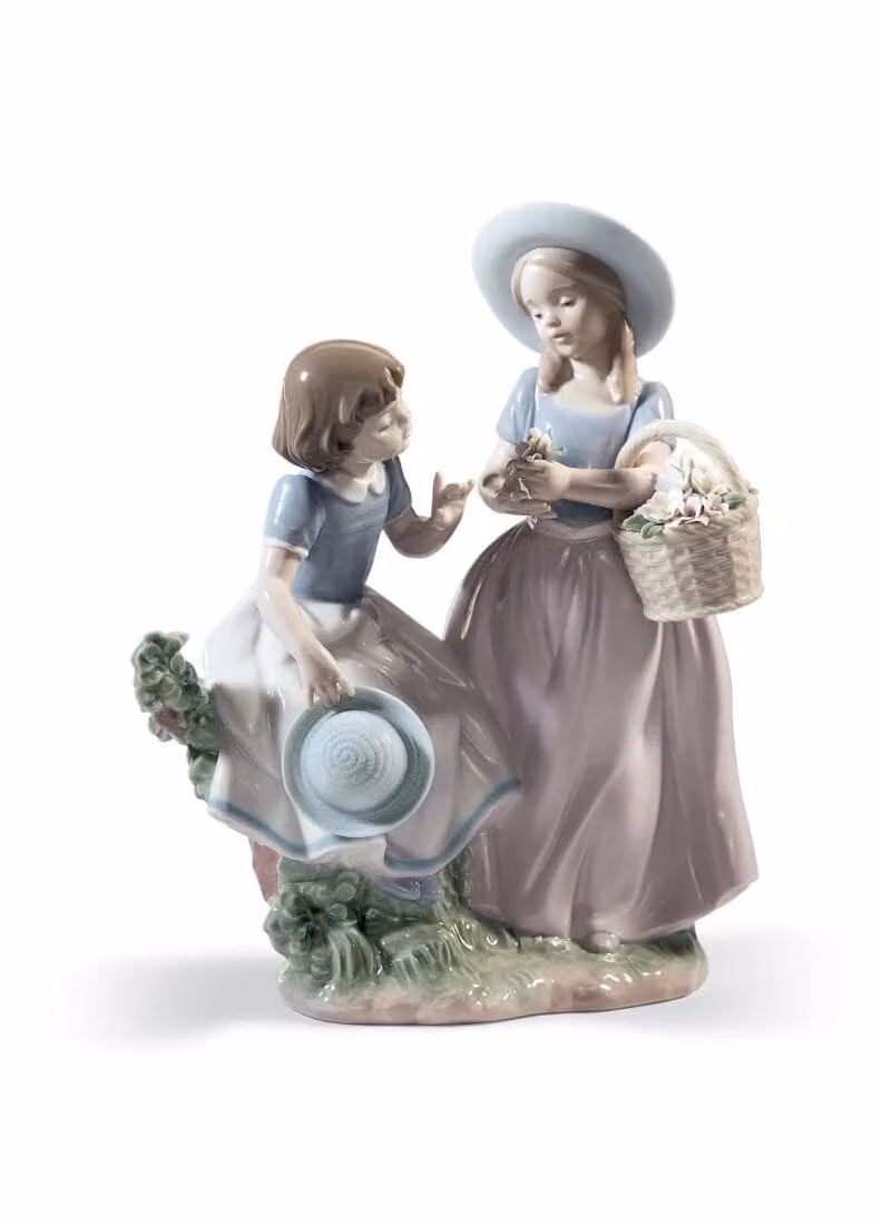 Lladró Girlfriends Multicolour Porcelain Figurine