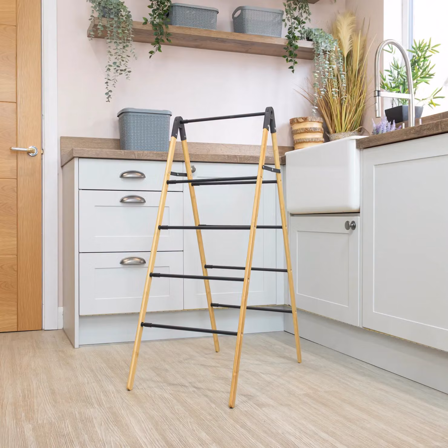 JVL Bamboo Extendable 4 Tier Foldable Clothes Ladder, Brown – 2