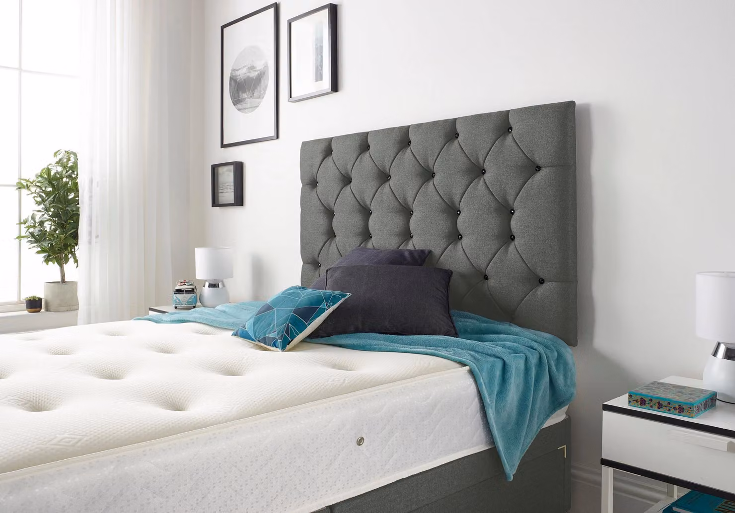 Somnior Premier Linen Fabric Divan Bed with Hybrid Spring Memory Foam Mattress, Upholstered Chesterfield Headboard and 4 Drawers, Grey, W/D/H: 140 x 200 x 135 cm – 2