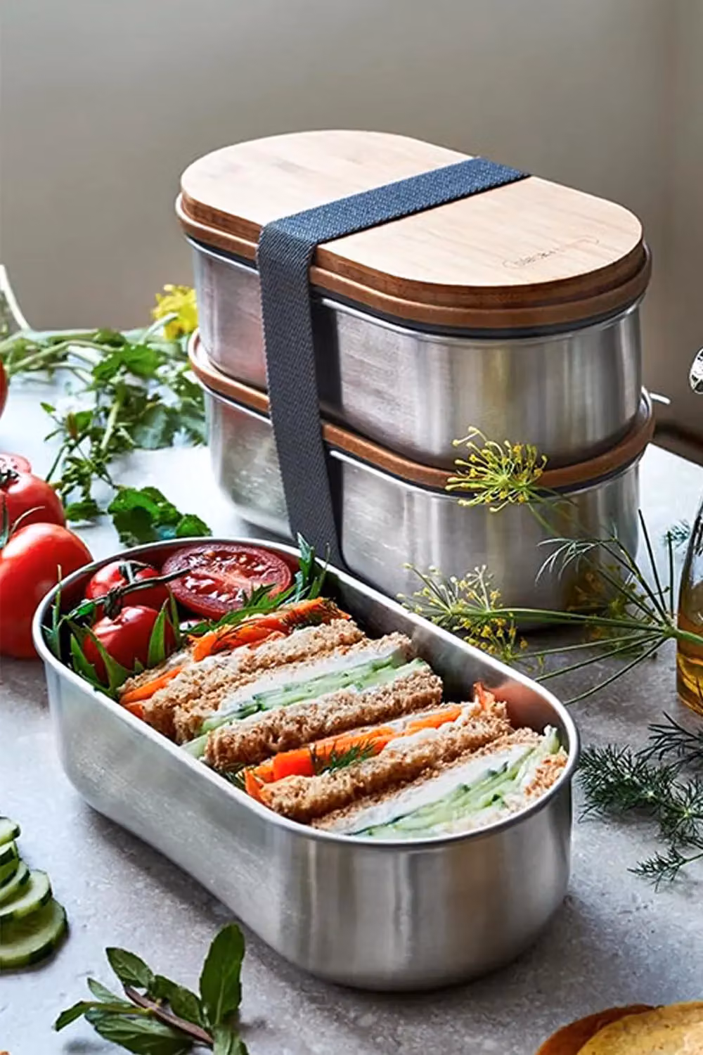 Black + Blum Stainless Steel Bento Lunch Box with Dividers and Cutlery, 1 Litre, Grey – 5
