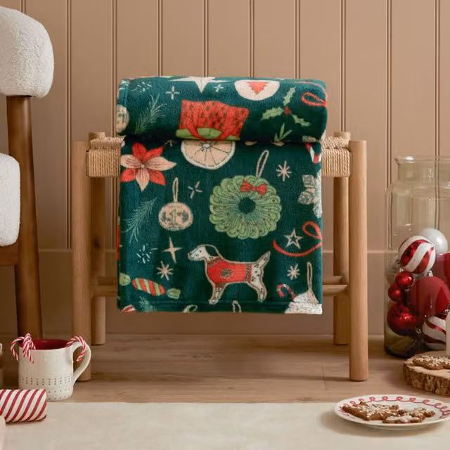 Duvet Day Festive Treats Green Fleece Throw, W: 130 cm, D: 150 cm