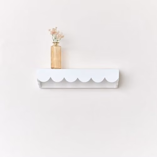Melody Maison White Scalloped Wall Storage Shelf W/D/H: 40 x 10 x 10 cm