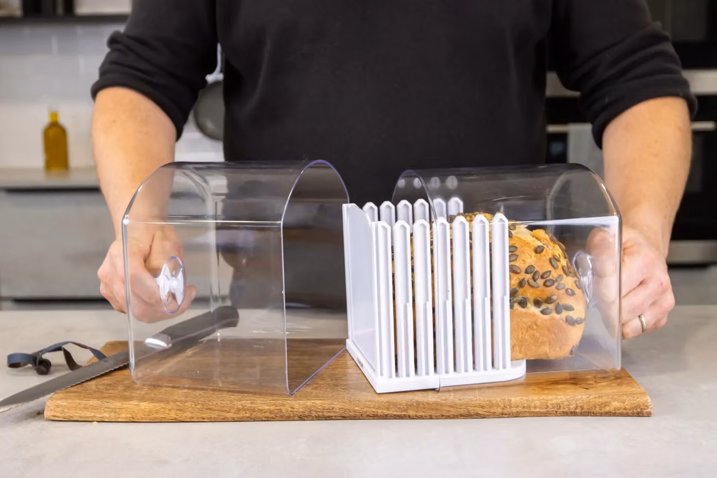 KitchenCraft Clear Acrylic Expandable Breadkeeper, Transparent Ventilated Plastic Bread Bin – 9