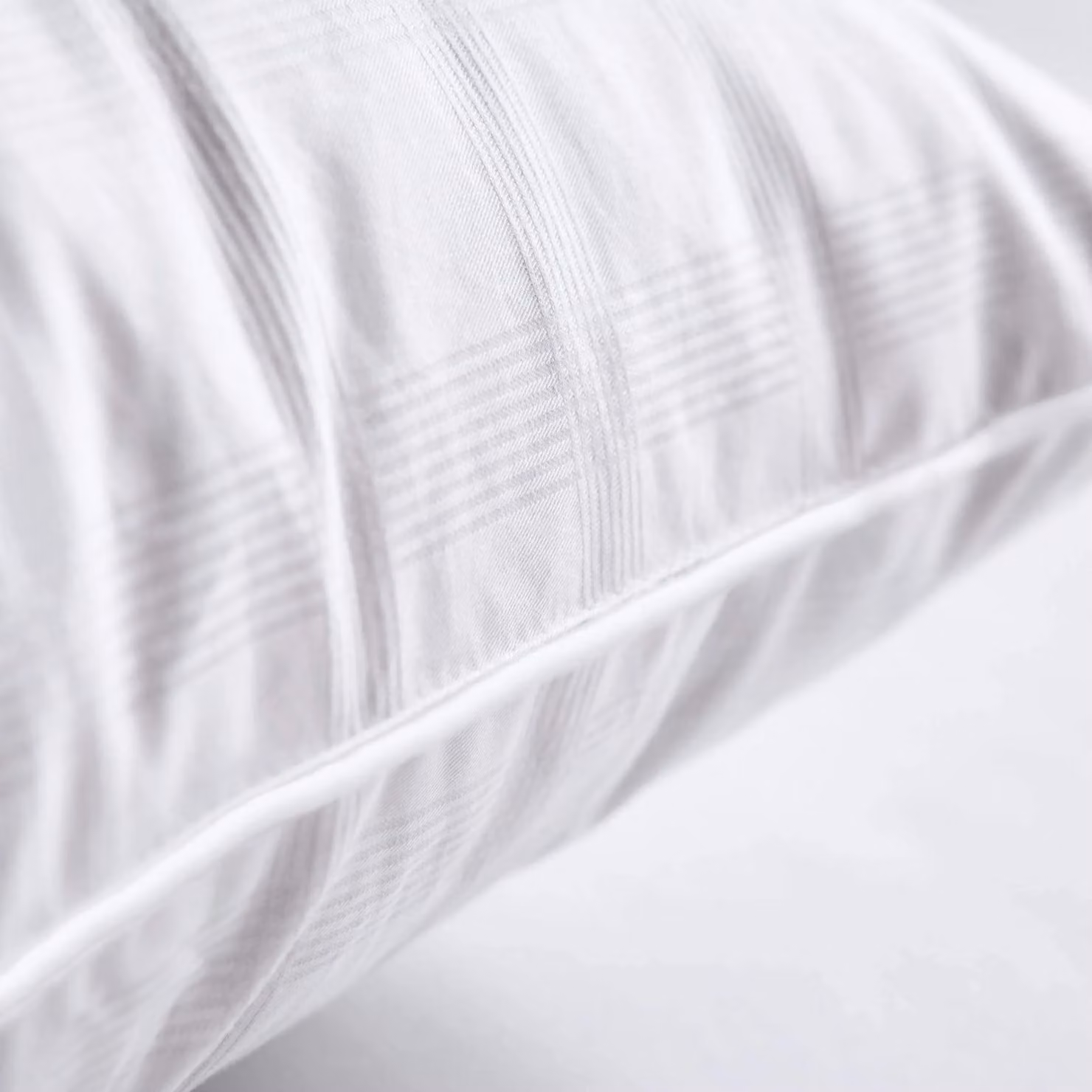 Bedeck of Belfast Hungarian Down and Feather Mix Pillow in White with Breathable Cotton Cover – 2