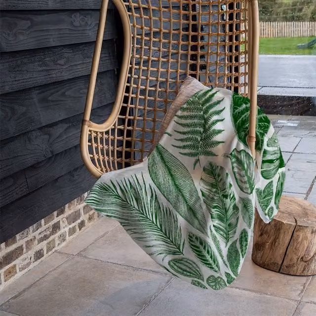 Benjamin Tate Design Floral Leaves Mixed Fleece Blanket in Green and Beige, W/D/H: 120 x 150 cm – 1