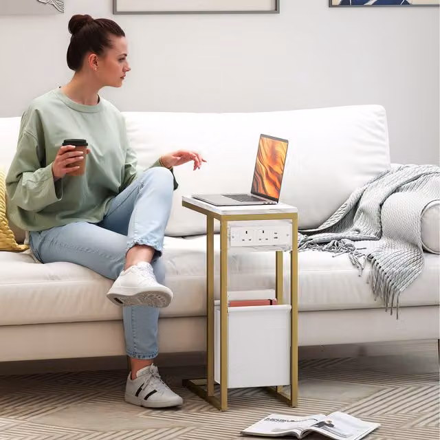 HOMCOM Modern C Shaped Side Table with Charging Station in White and Gold
