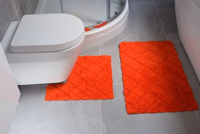 Rapport Home Kyra 2 Piece Cotton Bath Mat and Pedestal Mat Set in Red and Orange