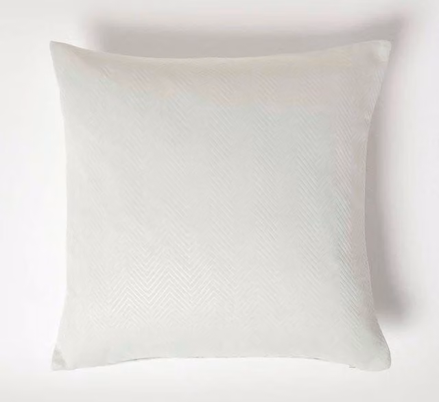 Homescapes Off White Herringbone Chevron Textured Cushion Cover, W/D/H: 45 x 45 x 45 cm – 1