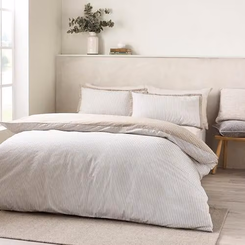 Catherine Lansfield Oxford Pinstripe Reversible Duvet Cover and Pillowcase Set in Natural Sand, W/D/H: 220 x 220 x 50 cm – 1