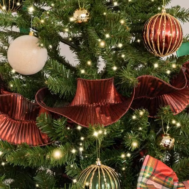 Melody Maison Red Metallic Ruffle Christmas Tree Ribbon, 2.7m
