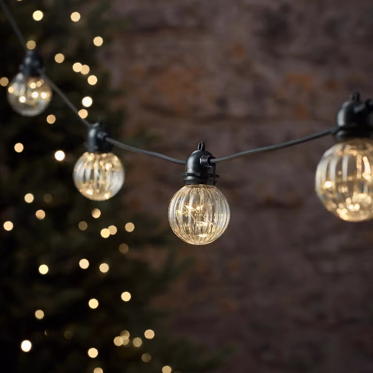 Lights4fun 10 Fluted Globe Outdoor Battery Micro Festoon Lights in Black with Warm White LED Spheres