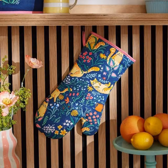 Ulster Weavers Marmalade Meadow Cotton Gauntlet Oven Glove in Navy Blue – 1