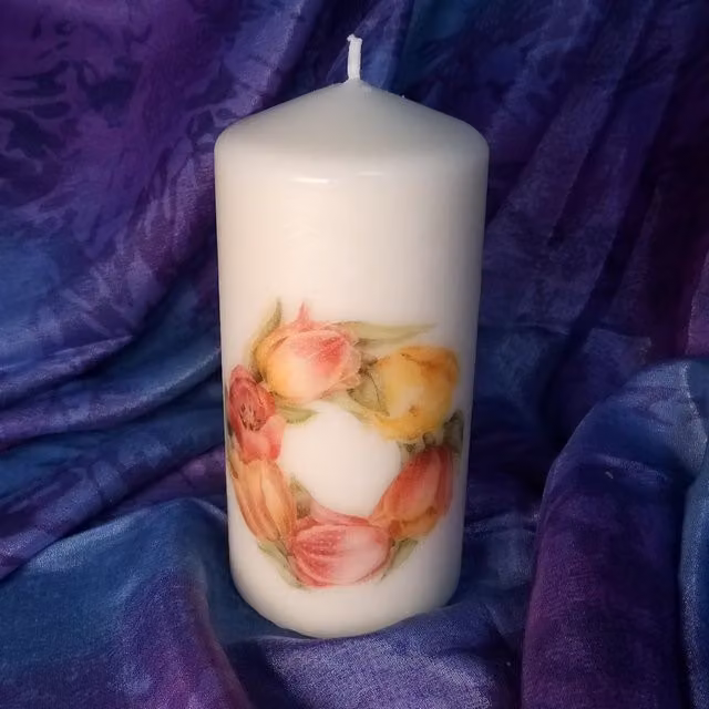 Viki Spring Pillar Candle in White with Spring Wreath 1