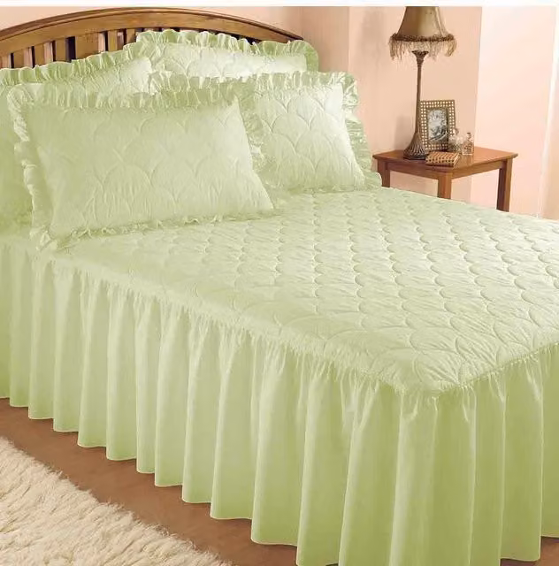 Chums Plain Quilted Polyester Bedspread in Green