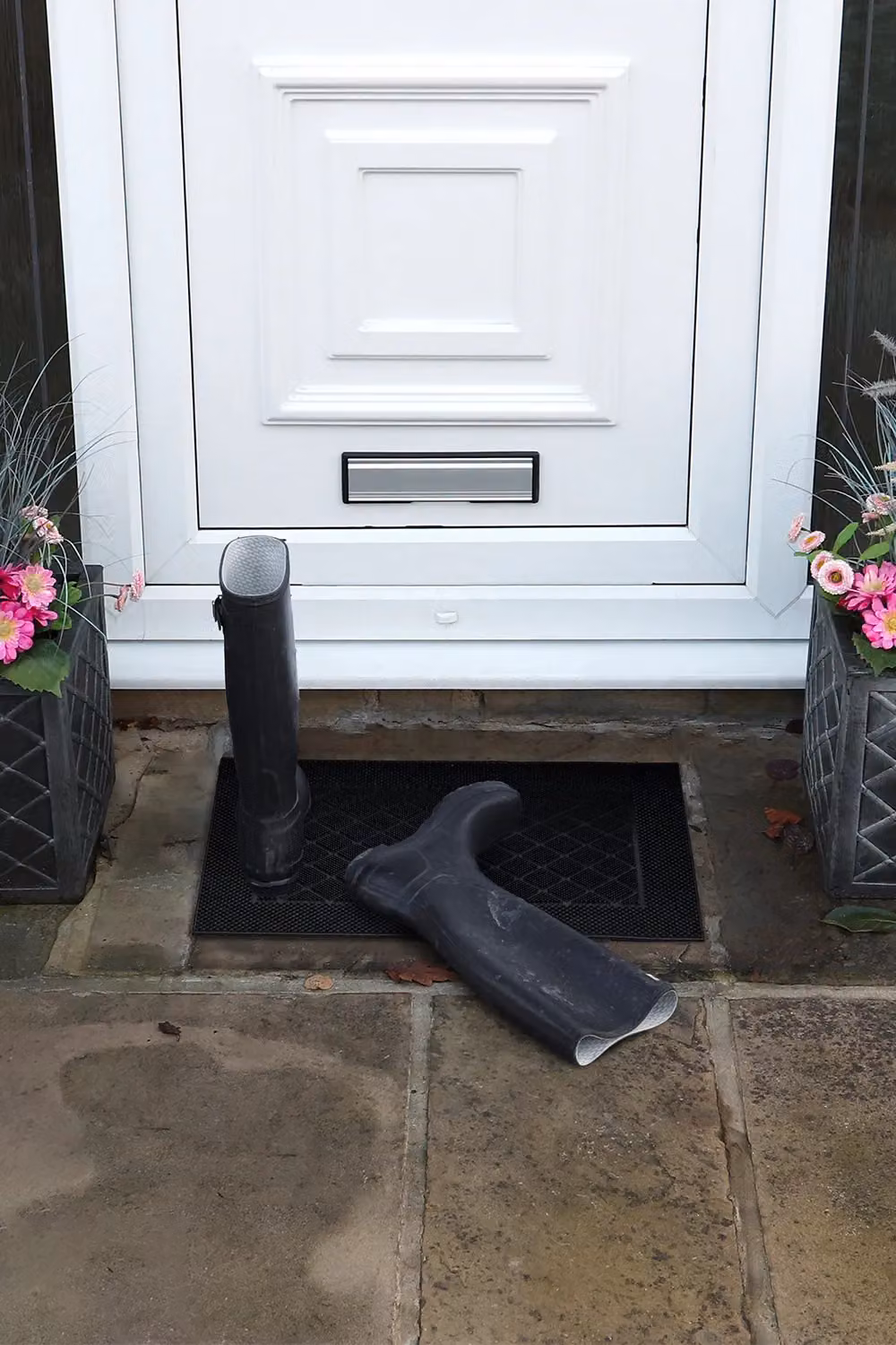JVL Harlequin Black Rubber Pin Scraper Doormat, W: 40 cm, D: 60 cm – 5