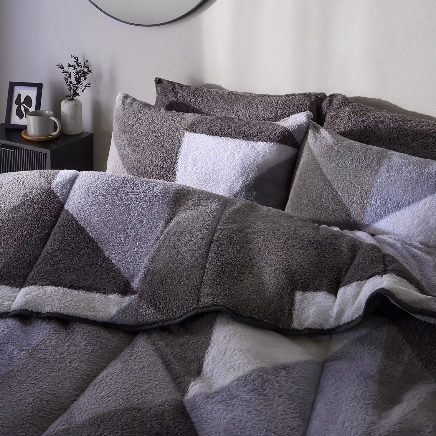 OHS Geometric Teddy Fleece Coverless Duvet and Pillowcase Set in Light Grey, King Size, 10.5 TOG – 2