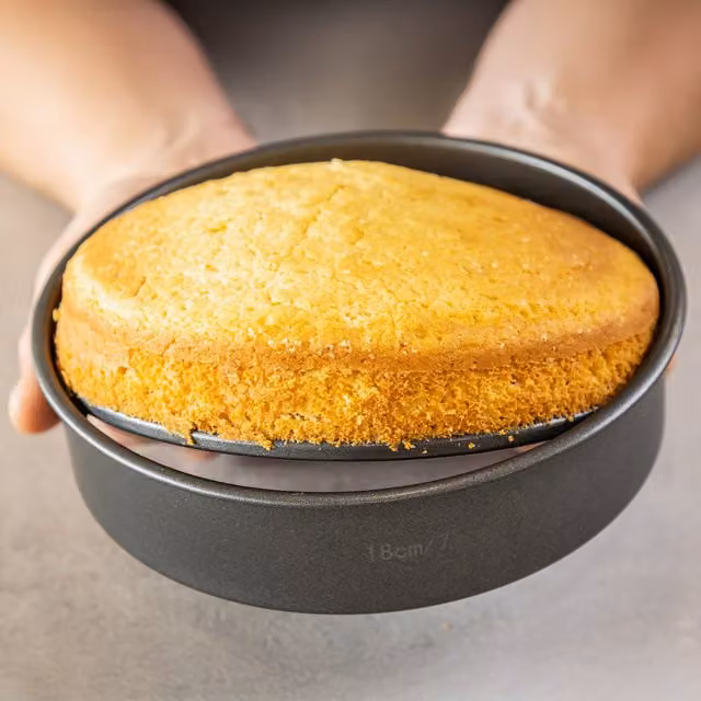 MasterClass Set of 2 Non-Stick Round Carbon Steel Loose Base Cake Tins, Grey, Diameter: 18 cm