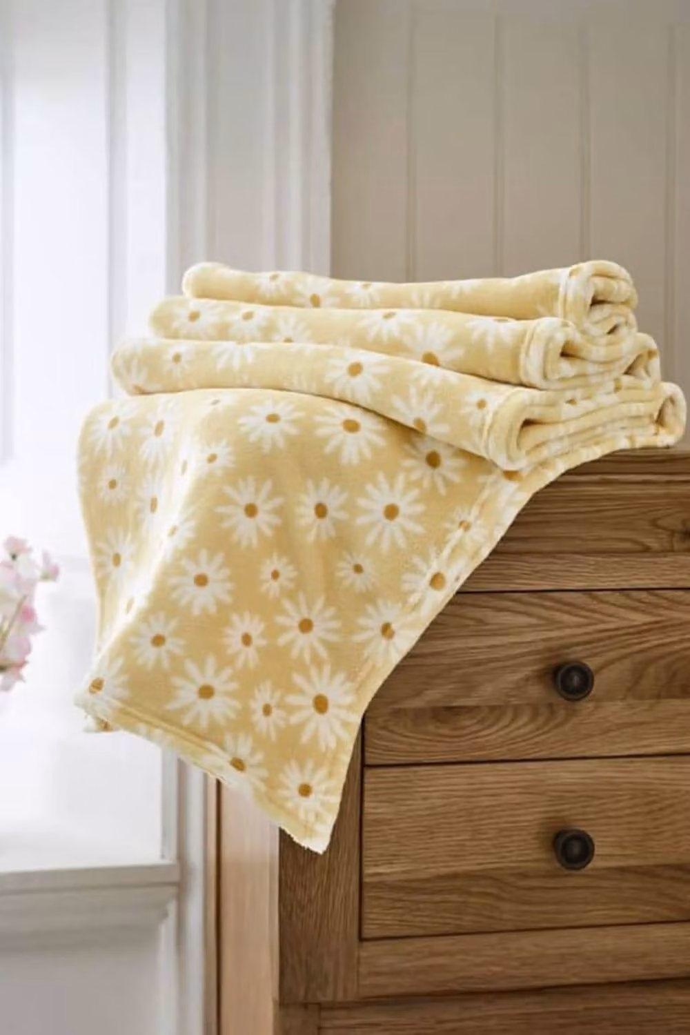 Deyongs Daisy Floral Printed Soft Fleece Throw Blanket in Yellow, W: 130 cm, D: 170 cm – 3