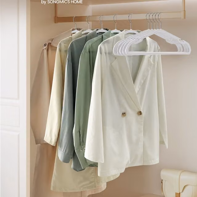 SONGMICS Heavy-Duty White Plastic Clothes Hangers with Non-Slip Notches and Swivel Hooks