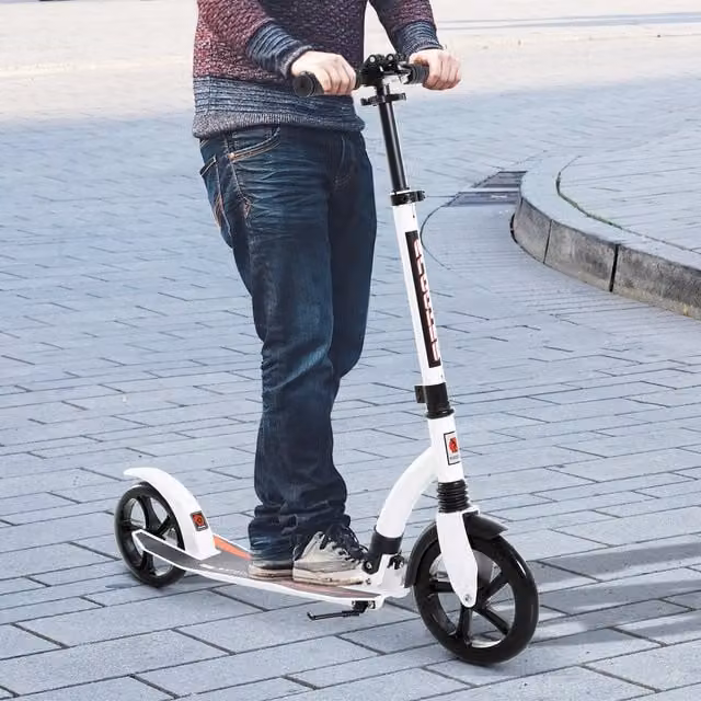 HOMCOM Foldable Teens Scooter with Adjustable Height and Brake in White
