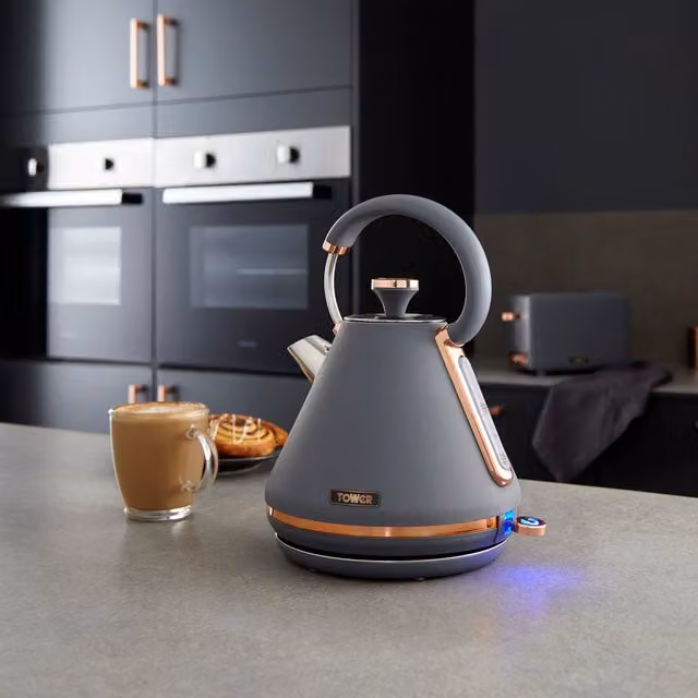 Tower Cavaletto Pyramid Kettle, 1.7 l, Grey and Gold with Limescale Filter – 1