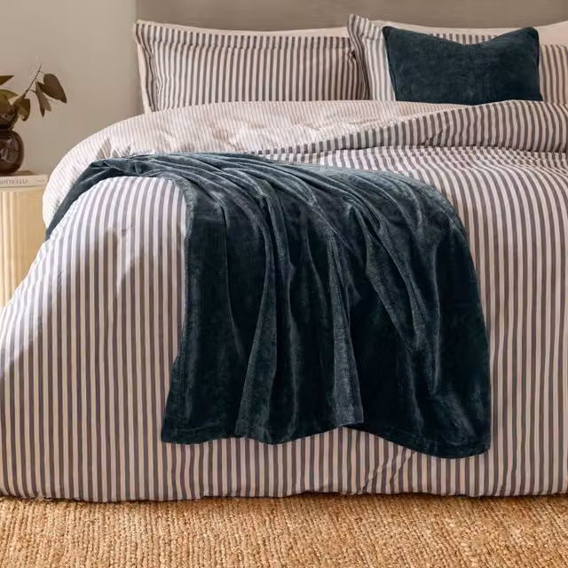 Yard Heavy Chenille Velvet Throw in Blue, W: 150 cm, L: 200 cm