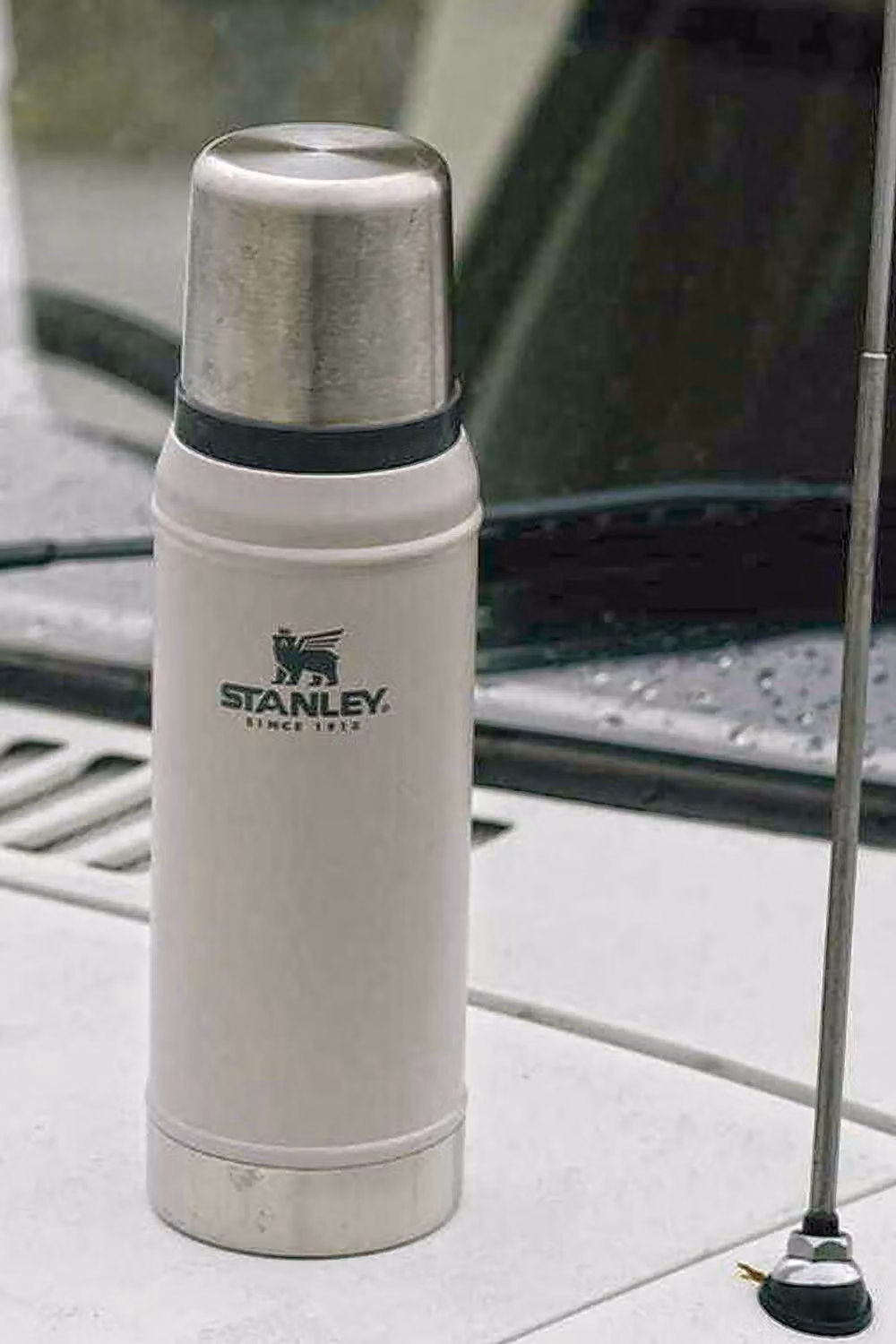 Stanley Legendary Classic Insulated Thermal Bottle, Grey, 0.75L – 3