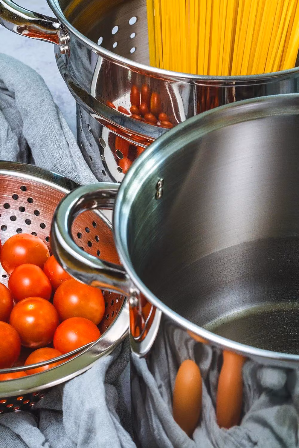 World of Flavours Italian Stainless Steel Pasta Pot with Steamer Insert in Silver – 3