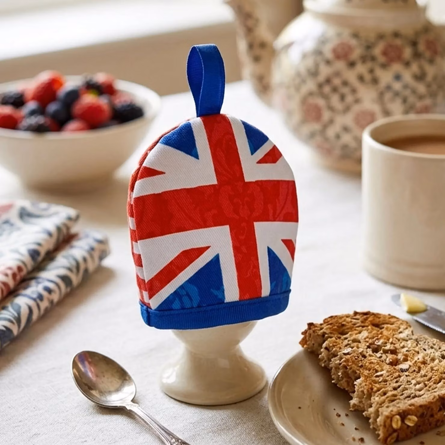 Orsina I Love UK Egg Cosy with Union Jack Heart Design in Red, White and Multicolour – 2