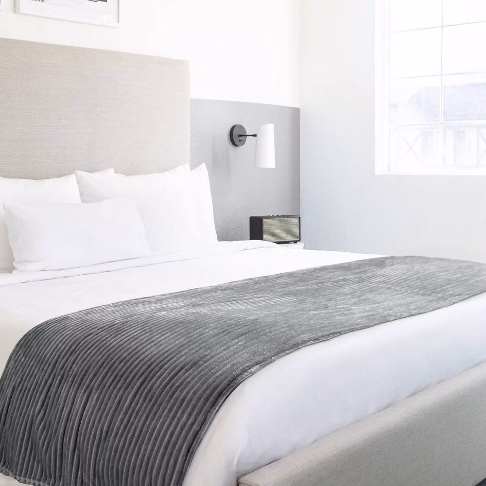 New Edge Blinds Dahlia Striped Fleece Throw in Grey Anthracite, W: 140 cm, D: 180 cm – 2