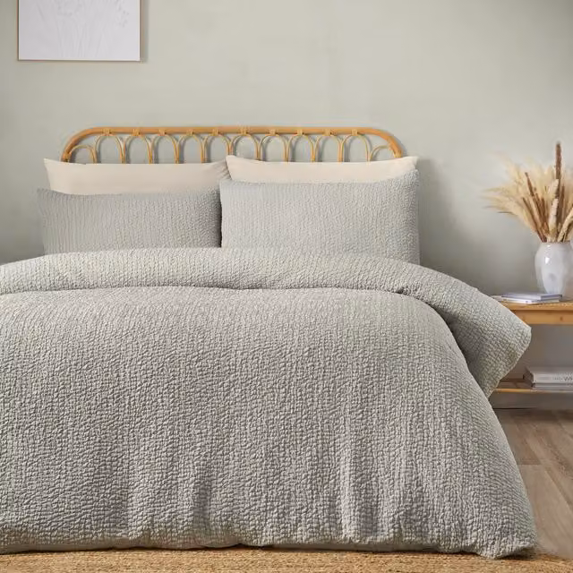 Catherine Lansfield Green Crinkle Seersucker Duvet Cover and Pillowcase Set, W/D/H: 135 x 200 cm and 50 x 75 cm