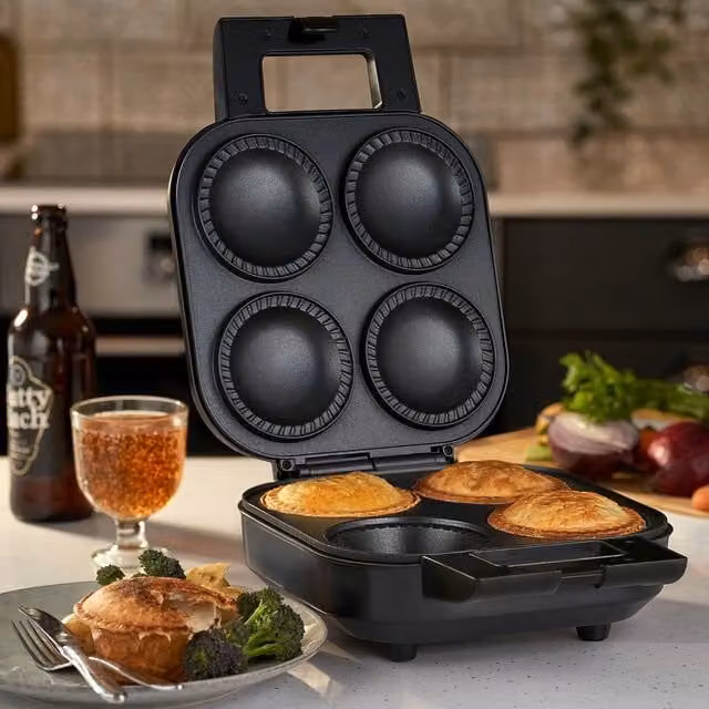 Cooks Professional Deep Fill Pie Maker with Crimping Edge, Spatula and Cutter, Black
