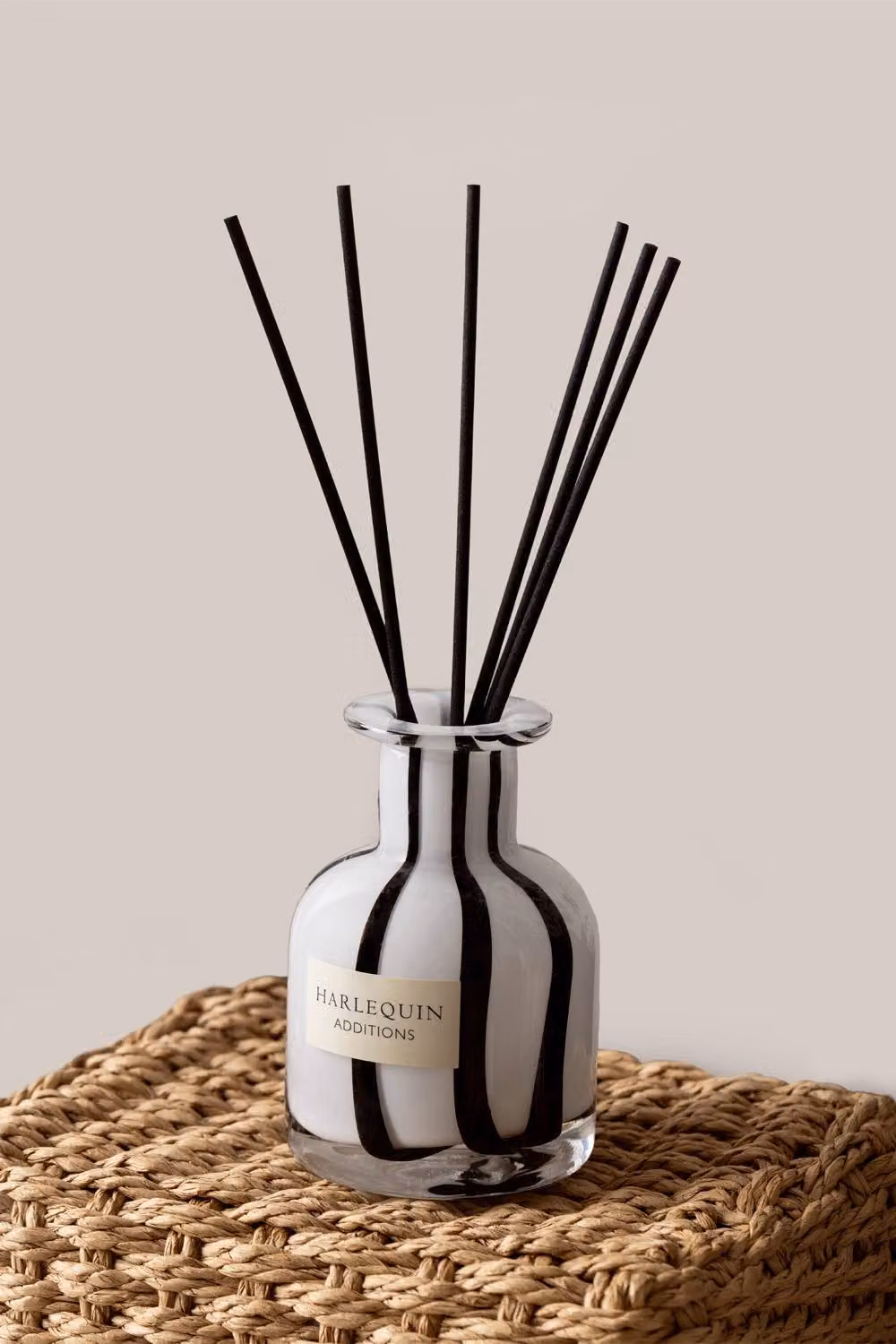 Harlequin Enigmatic White Glass Reed Diffuser – 2