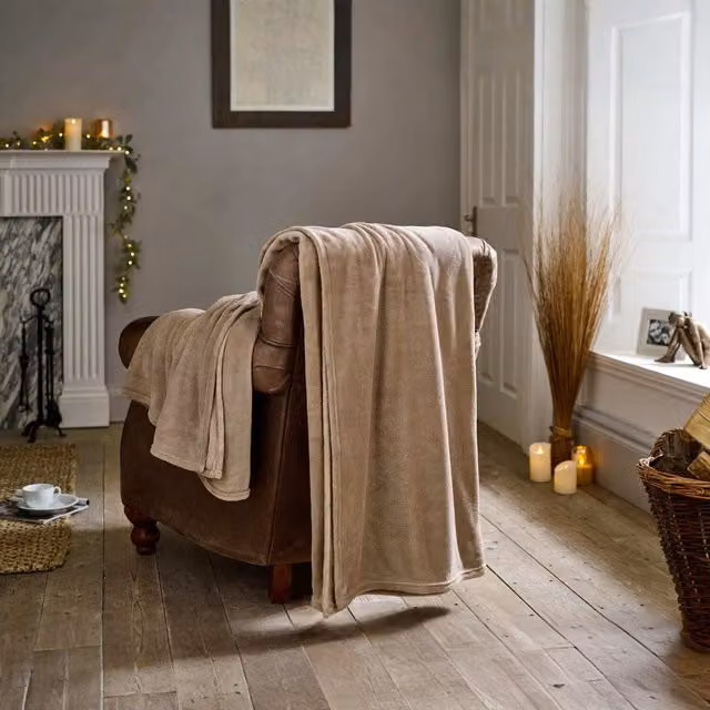 Deyongs The Big One Fluffy Fleece Throw in Taupe