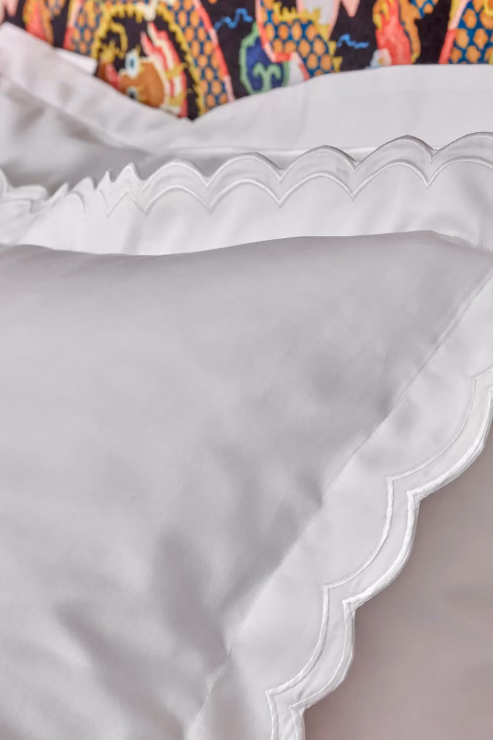 Christy Scallop Edge Cotton Sateen Oxford Pillowcase Pair in White, 50 x 75 cm – 2