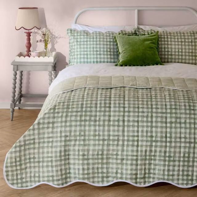 Riva Home Quilted Green Bedspread W/D/H: 150 x 200 cm