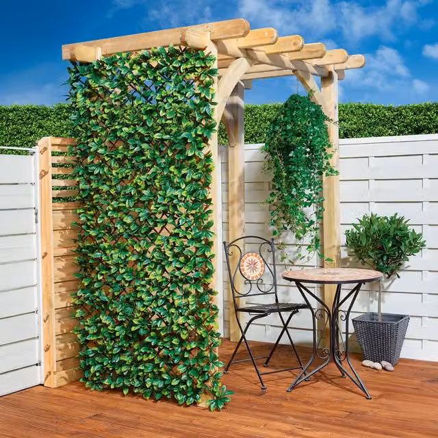My Garden Expanding Laurus Artificial Hedge Screen, Green